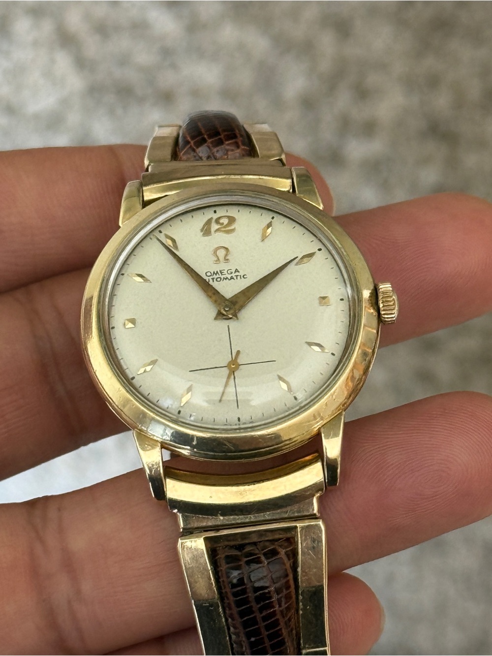 Omega vintage Automatic Bumper 14K  Yellow Gold with leather adjustable watch - Picture 3 of 13